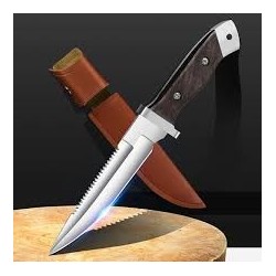 Cuchillo de montaña ligero con mango envolvente y hoja afilada